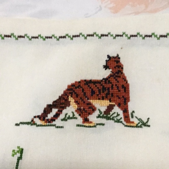 Vintage Embroidered Animal Table Coverings. 32 pcs - Picture 6 of 7